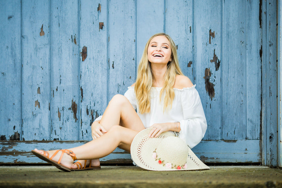 Teen girl poses for a high school senior portrait, Senior Picture Outfit Ideas