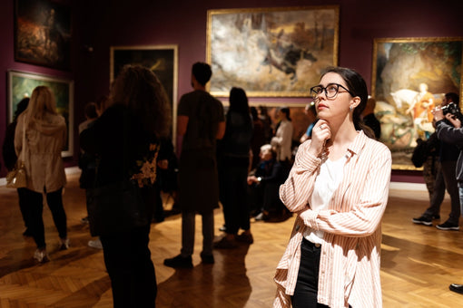  woman wearing glasses and looking at exhibition, Museum Outfits