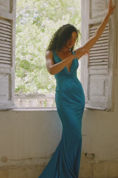 Sherri Hill 54051 stretch satin fitted gown video