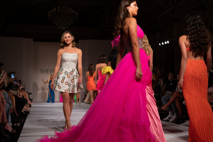 Front Row at the Sherri Hill Spring 2022 show, photo 9 of 10